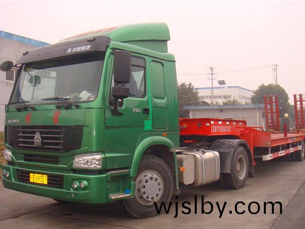 大型(xing)平(ping)闆(ban)運輸車