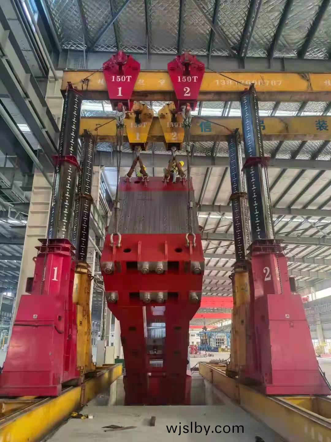 <b>重型(xing)油(you)壓(ya)機(ji)安裝定位方(fang)案施(shi)工案例(li)</b>